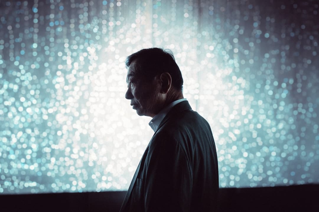 双雄+AI，《捕风追影》演绎“新港片”
